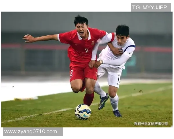 中国足球队员与世界足球明星合影 留下珍贵瞬间彰显国际影响力