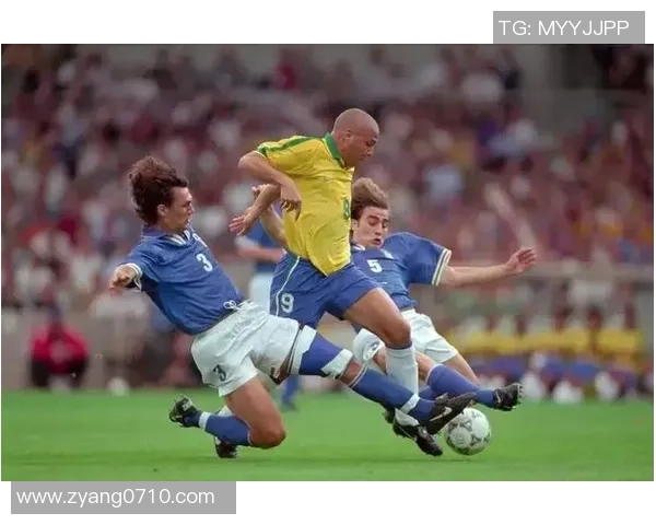 二十年辉煌足迹见证传奇足球巨星的成长与巅峰荣耀